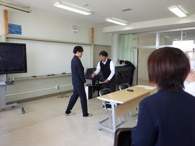 新旧会長のバトンタッチです。