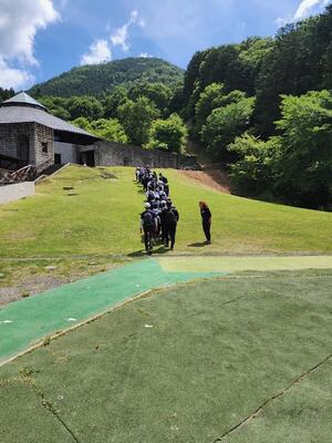 １・３・５・７組は登山に出発！