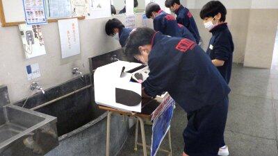 手洗いチェックの様子
