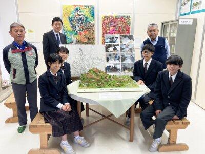 ジオラマ完成式の様子