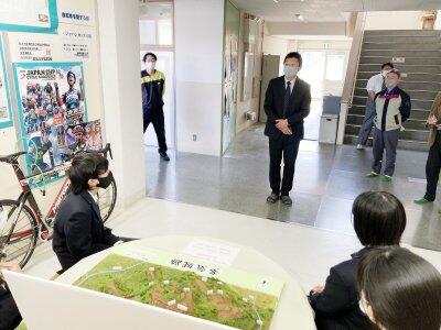 ジオラマ完成式の様子