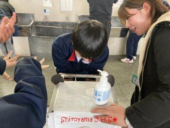 手洗いチェックの様子