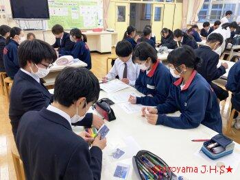 活動報告作成の様子