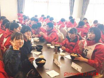 昼食の様子
