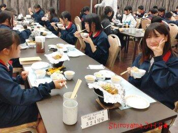 夕食の様子