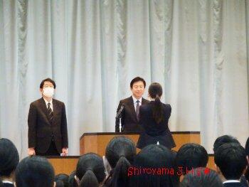 修了書授与の様子