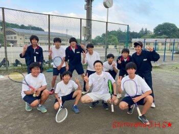 男子ソフトテニス部の様子