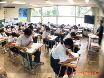 １年生の中間テストの様子