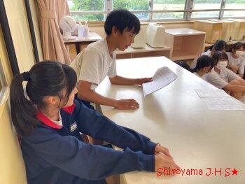 2年生の学年朝会の様子