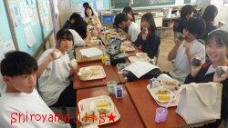 おにぎりの日の給食の様子