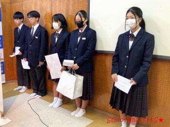 給食委員会の発表の様子