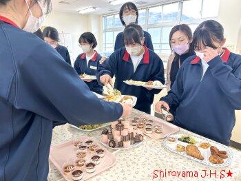 バイキング給食の様子