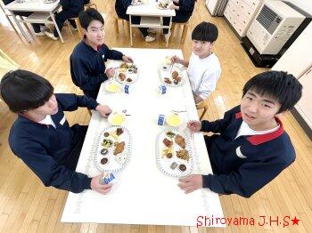 バイキング給食の様子