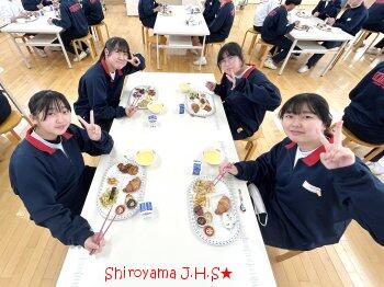バイキング給食の様子