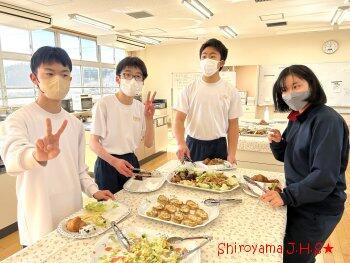 バイキング給食の様子