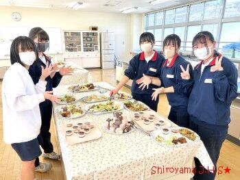 バイキング給食の様子