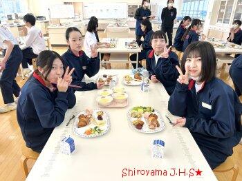 バイキング給食の様子