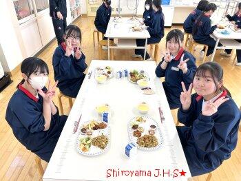 バイキング給食の様子