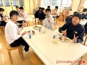 バイキング給食の様子
