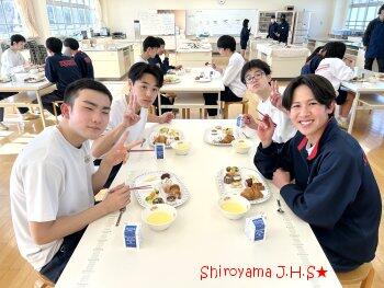 バイキング給食の様子