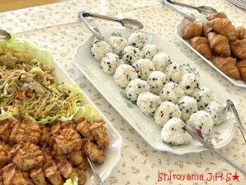 バイキング給食のメニューは？