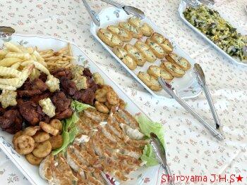 バイキング給食のメニューは？