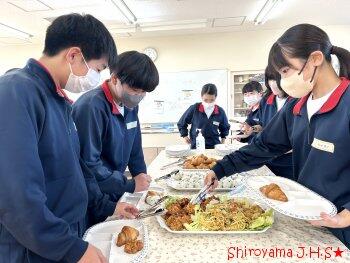 バイキング給食の様子