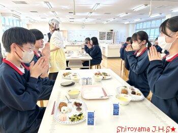 バイキング給食の様子