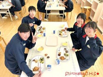バイキング給食の様子