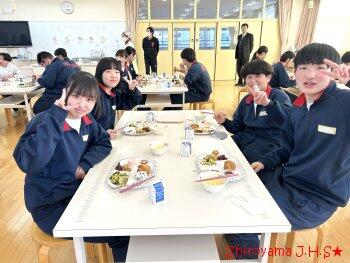 バイキング給食の様子