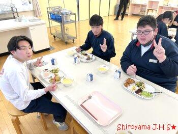 バイキング給食の様子