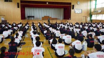 全校集会の様子