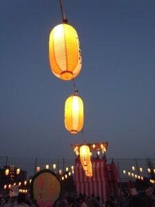 提灯が輝きだします