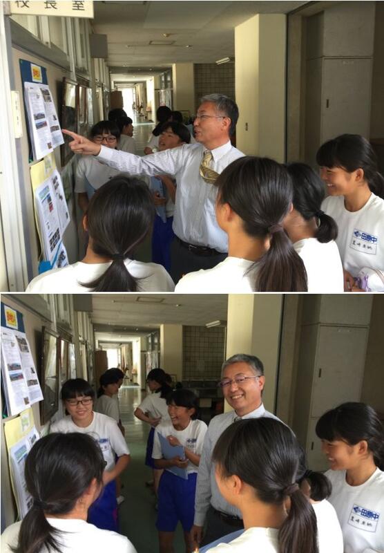 学校だよりを見ながら