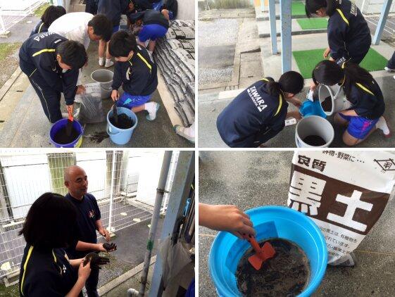 ２年３組 土作りの様子