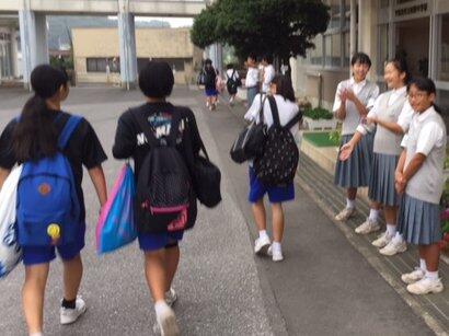 あいさつ運動の様子