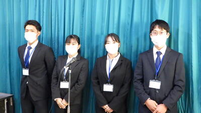 ４名の教育実習生