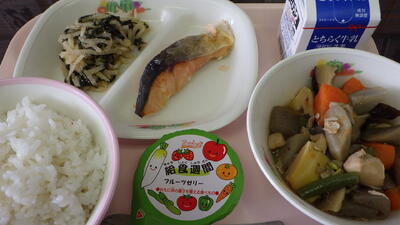 給食の始まりの頃の献立